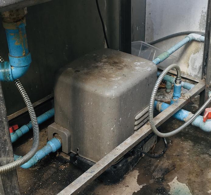 แอร์ 12000 BTU / เครื่องทำน้ำอุ่น / ปั้มนำ้พร้อมถังเก็บนำ้