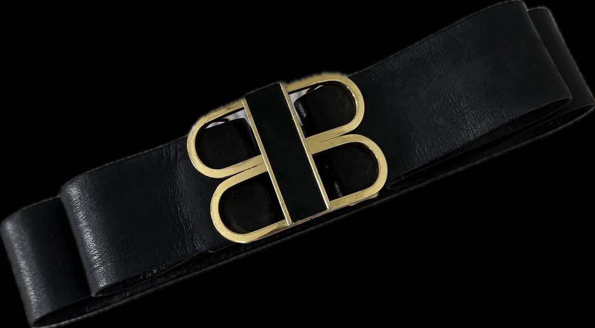 เข็มขัดรัดเอวหนังสีดำ มีหัวเข็มขัดโลโก้สีทอง BB ขนาด30นิ้ว