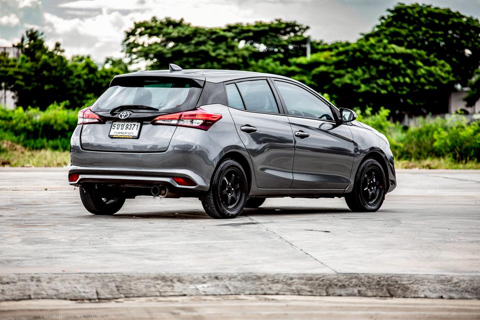 Toyota Yaris 1.2 Entry ปี 2017 สีเทา  5