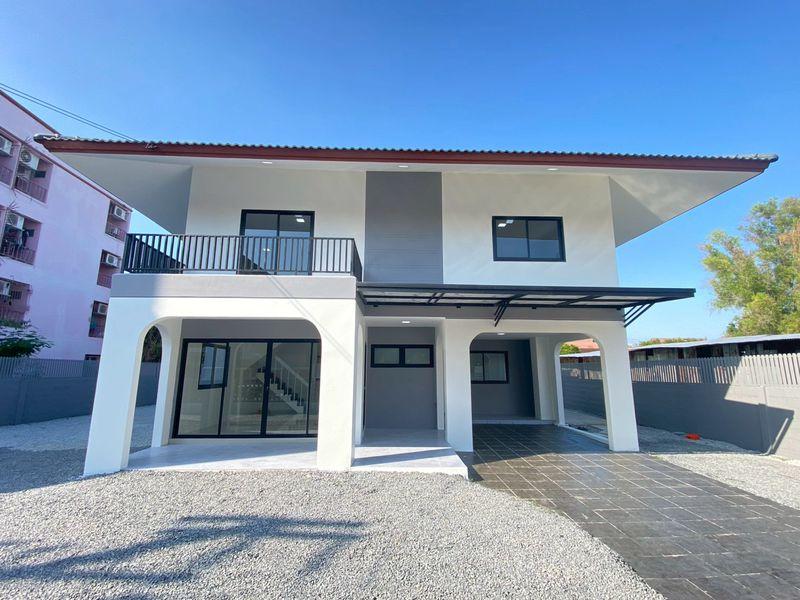 ขายบ้านเดี่ยว 2 ชั้น  เนื้อที่ 125 ตารางวา  หมู่บ้านเมืองเอกรังสิต ถนนพหลโยธิน ตำบลหลักหก อำเภอเมืองปทุมธานี จังหว 2