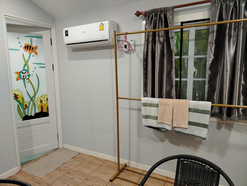 ขายบ้านสร้างใหม่2ห้องนอน1ห้องน้ำ1หลัง​ พร้อมบ้านน้อคดาวน์อีก3หลัง​ บัจจุบันบ้านน้อคดาวน์ให้เช่ารายเดือนอยู่​ รวมพื้นที่ทั้งแปลง215ตารางวา​ าง 17
