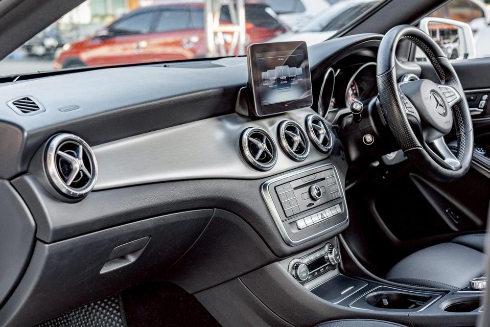 รหัสรถ NP7848 BENZ CLA200 URBAN FACELIFT 2018 14