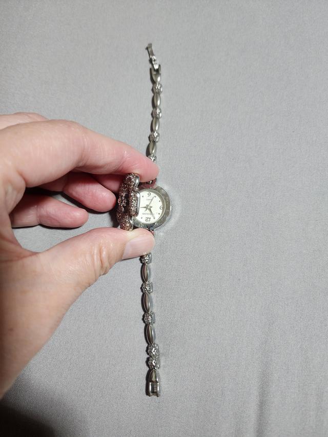 นาฬิกามือสอง หน้าปัดเพชร ใส่แล้วเหมือนกำไลข้อมือ