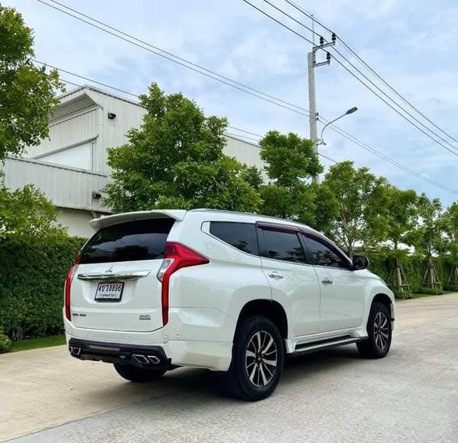 Mitsubishi Pajero สีขาวมือสอง 3