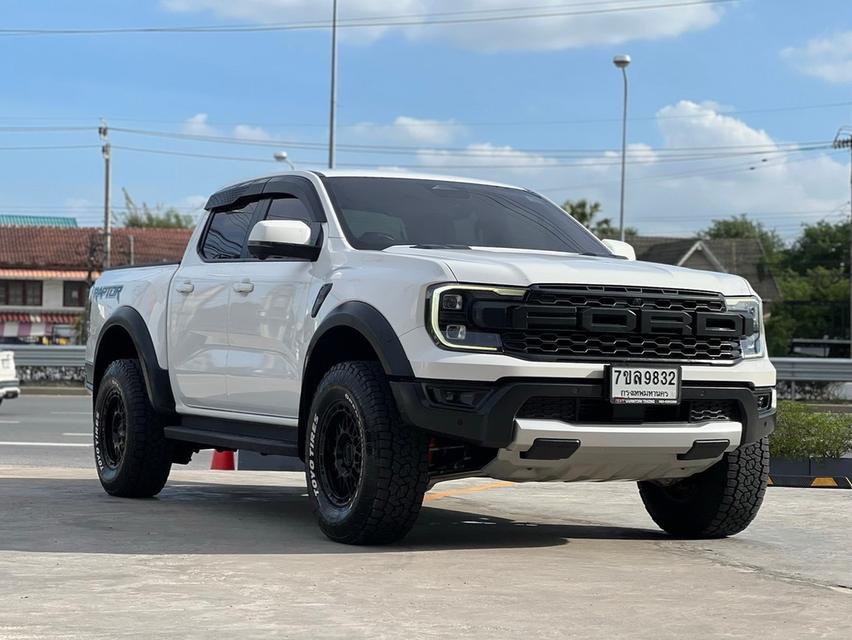 ปี 2023 FORD RANGER, 2.0 RAPTOR BI-TURBO 4WD โฉม DOUBLE CAB สีขาว เกียร์ออโต้ รูปที่ 2