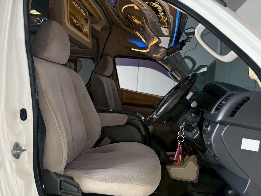2014 TOYOTA COMMUTER, 3.0 D4D 19