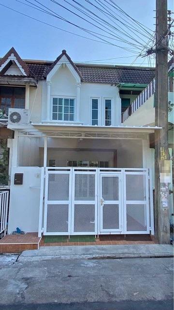PP407 ขายทาวน์เฮ้าส์ 2 ชั้น โครงการ บ้านอยู่เจริญ ซอยลาดพร้าว 101  Baan Yoocharoen 101 ทำเลต้นซอย ถนนเมน เดินเข้าออกซอยสบายๆ 