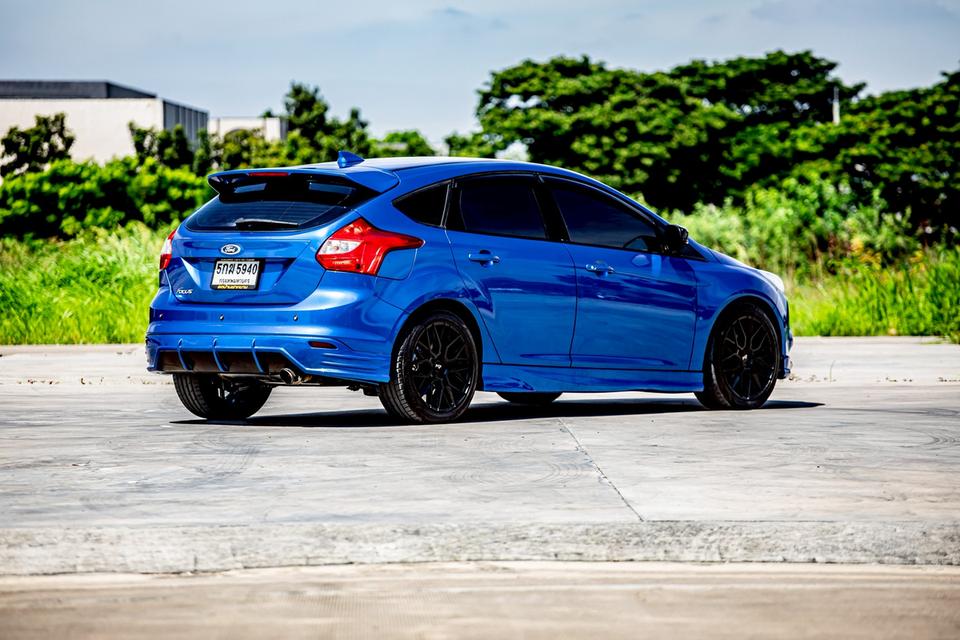 Ford focus 1.6 Sport ปี 2014  สีน้ำเงิน 5 ประตู 6