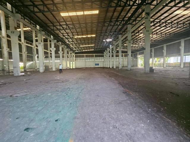 ขายที่ดินพร้อมสิ่งปลูกสร้างใกล้นิคมอมตะนครชลบุรี ผังม่วงลาย บนเนื้อที่ 4 ไร่ 2