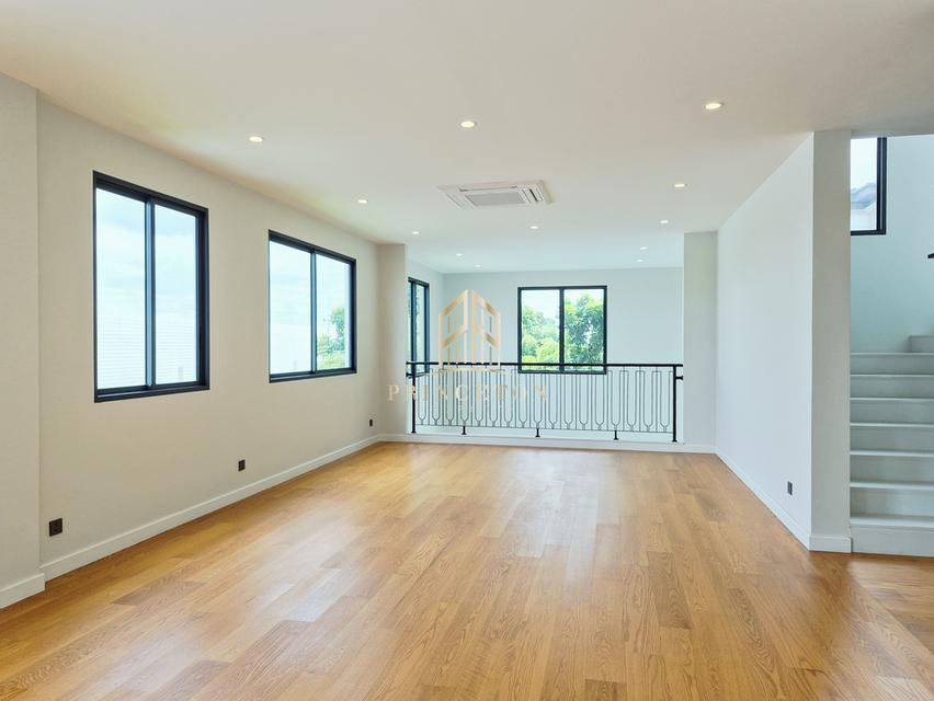 3-Storey Luxury House CINQ ROYAL The Eighteen Bangna KM.7 11