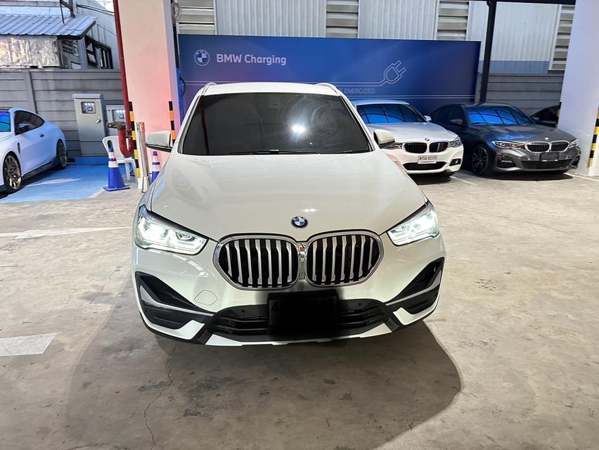 รูป BMW X1 Diesel สีขาวจดทะเบียน 2023ผู้หญิงใช้มือเดียว วิ่งมา 77,000 โล