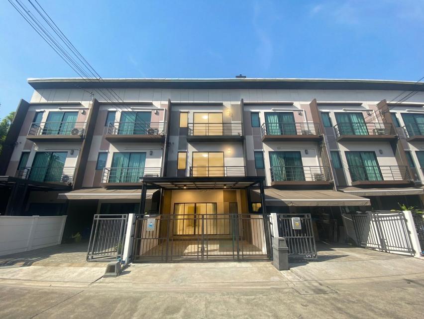 ทาวน์เฮ้า 3 ชั้น ม.บ้านกลางเมือง พหลโยธิน50 โครงการมีระดับ ใกล้รถไฟฟ้าสีเขียว ต่อเติมครัวหลังบ้านพร้อมลงเสาเข็มใหม่ พร้อมอยู่ ยื่นกู้ฟรี 1