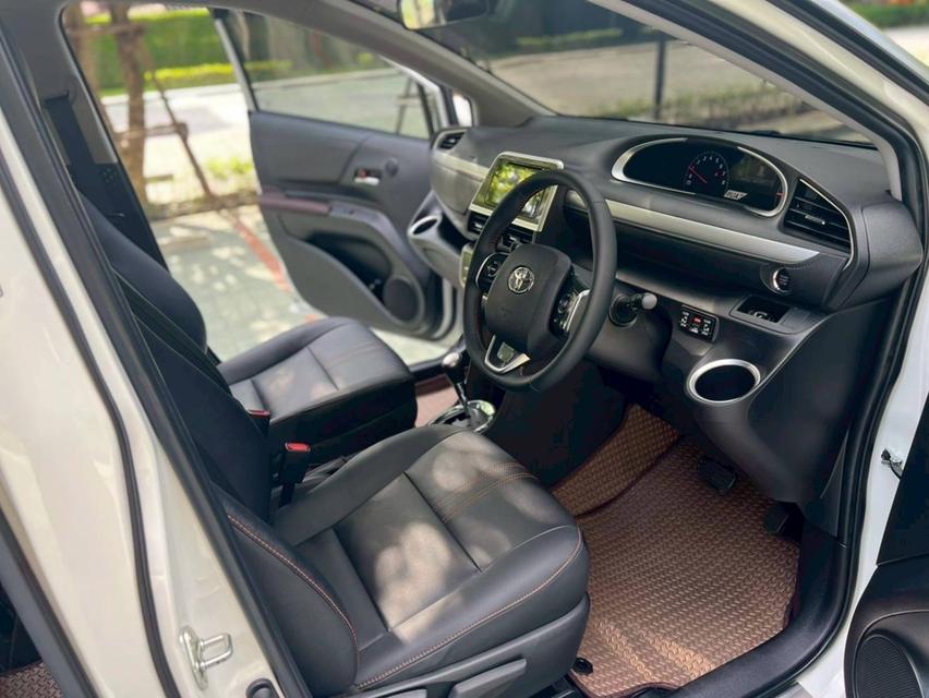 Toyota Sienta 2019  13