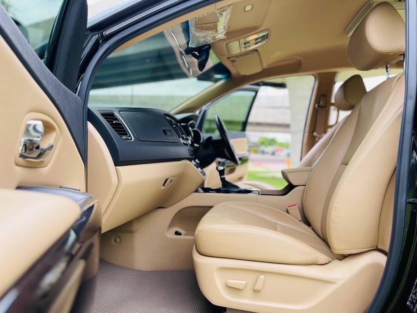KIA GRAND CARNIVAL EX CRDI 2017 จด18 สีดำ ภายในสีเบจ รถมือเดียวตั้งแต่ป้ายแดง สวยเดิมๆ ไม่มีชน ประตูไฟฟ้า  9