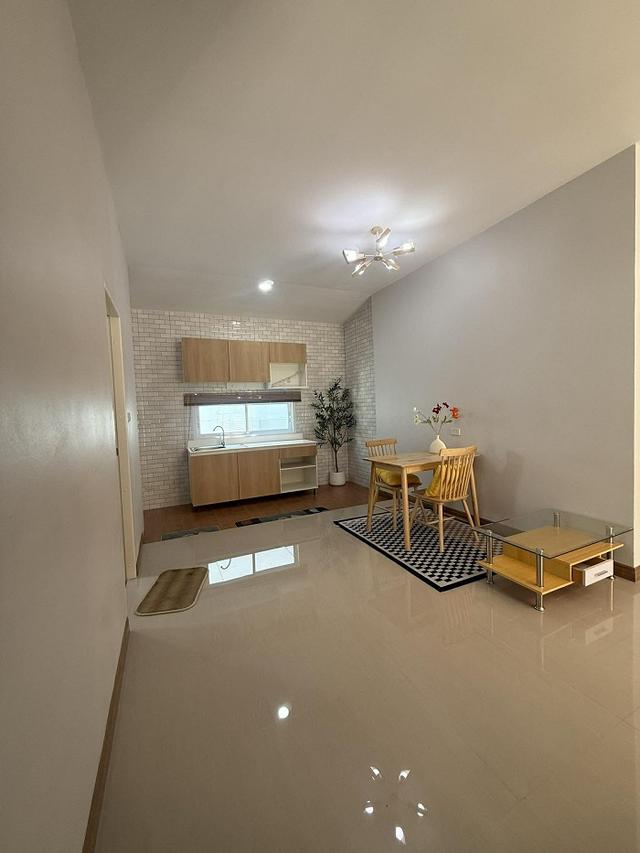 ขายบ้านเดี่ยวชั้นเดียวสร้างใหม่ พร้อมอยู่ ขนาด42ตรว เฟอร์นิเจอร์ครบ ใกล้ถนนมอเตอร์เวย์ชลบุรี-พัทยา บ้านบึง ชลบุรี. 6