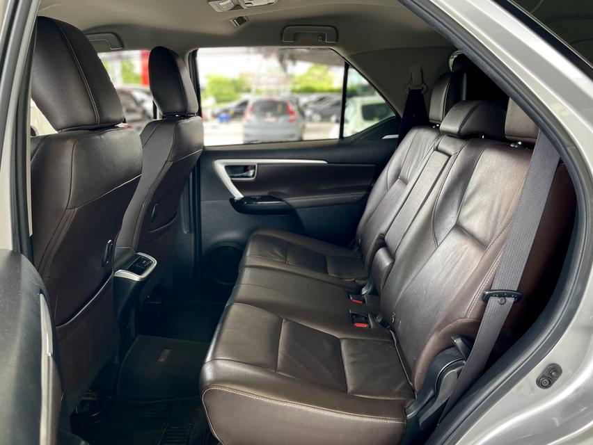 2018 TOYOTA FORTUNER 2.4 V 4WD สีเทา ไมล์ 147768 กม.  17