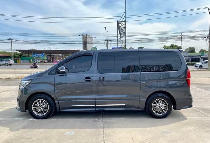 Hyundai H-1 ปี 2021 4