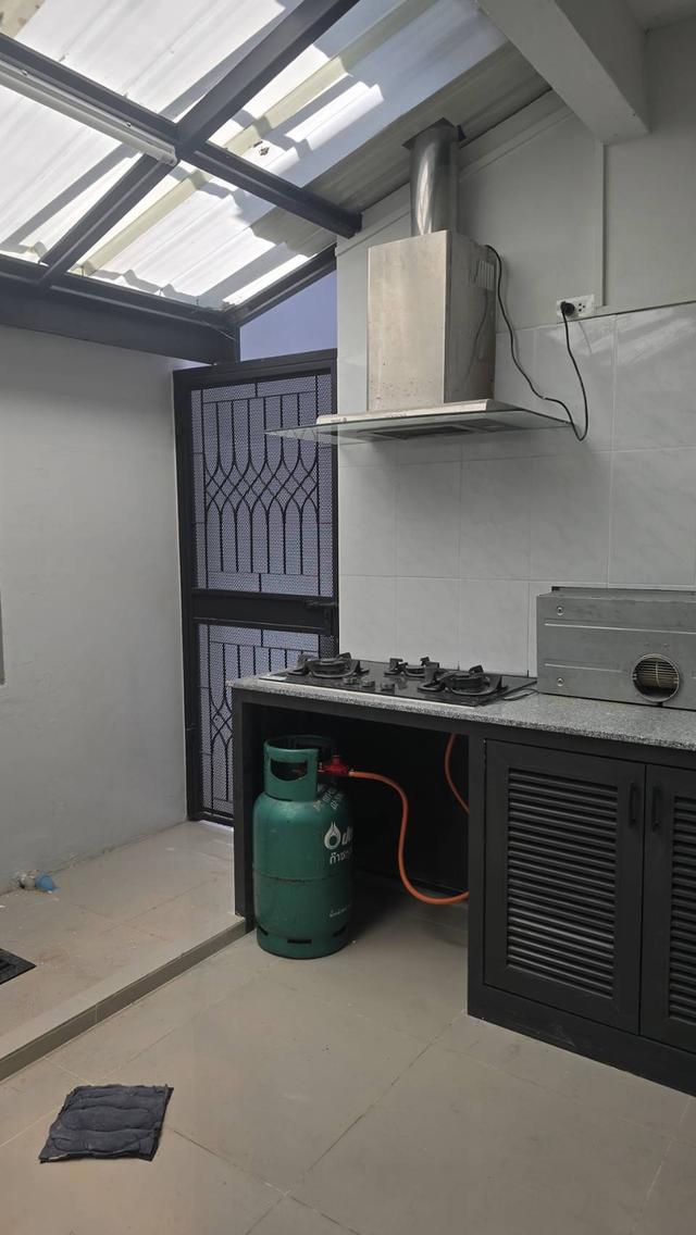 ขายทาวน์เฮาส์ 2 ชั้น ม.อมรพันธ์ 9 ซ.เสนานิคม 1 ลาดพร้าว ทำเลดี เดินทางสะดวก ใกล้ BTS เสนานิคม 12