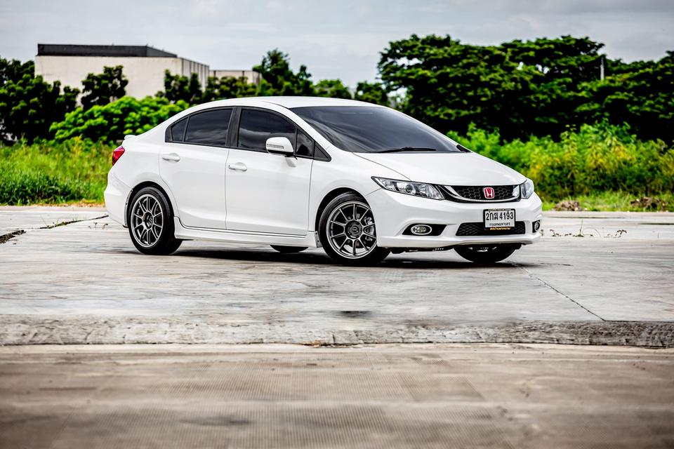 Honda Civic Fb 1.8E เบาะไฟฟ้า สีขาว ปี 2013 มือเดียวป้ายแดง