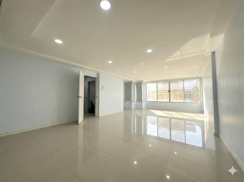 โฮมออฟฟิศ 4 ชั้น หมู่บ้านสินธานี ลาดพร้าว 80 2