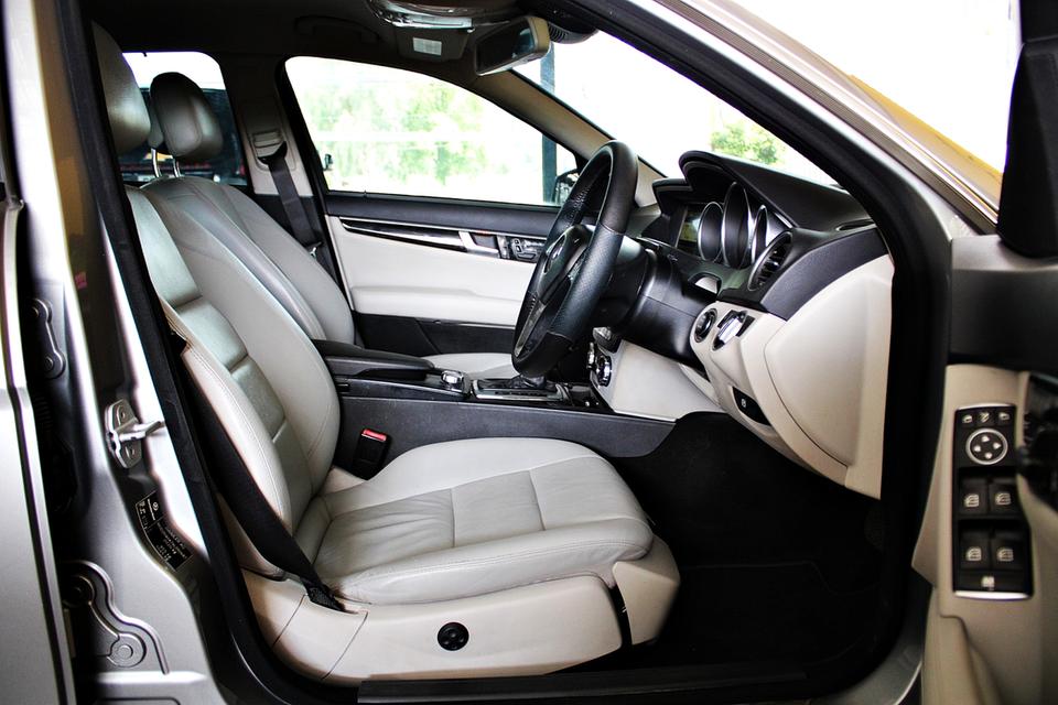 Mercedes-Benz C250 CGI Avantgarde Facelift (W204) ปี 2012 สีเทา รูปที่ 7