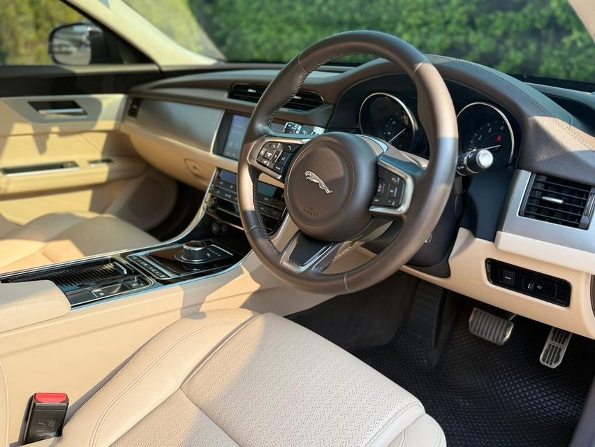 Jaguar​ xf​ 2.0 l 2019  14