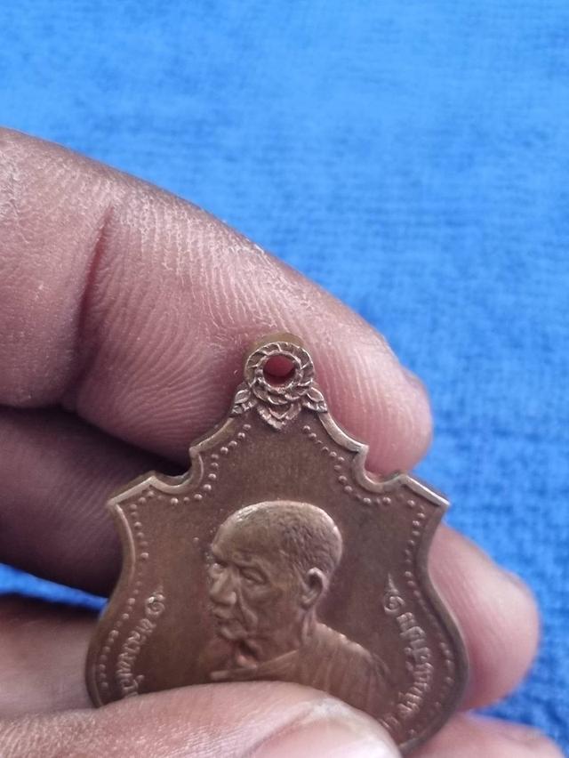 เหรียญหลวงพ่อเกษม เขมโก กองพัน1 เชียงใหม่ปี18 8