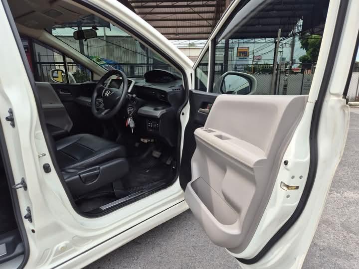 Honda Freed ปี 2011 6