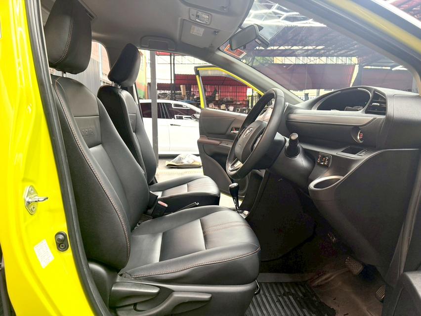 TOYOTA SIENTA 1.5 V ปี2020 สีสันโดดเด่น สภาพกริ๊บๆ ออพชั่นเต็มคัน 12