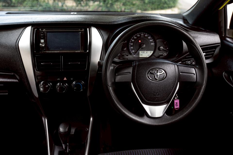 Toyota Yaris Ativ 1.2Entry ปี 2018 สีเหลือง สภาพใหม่มากๆ  15