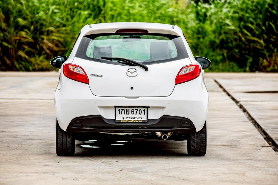 Mazda2 1.5 Spirit Sport สีขาว ปี 2013 มือเดียวป้ายแดง  7