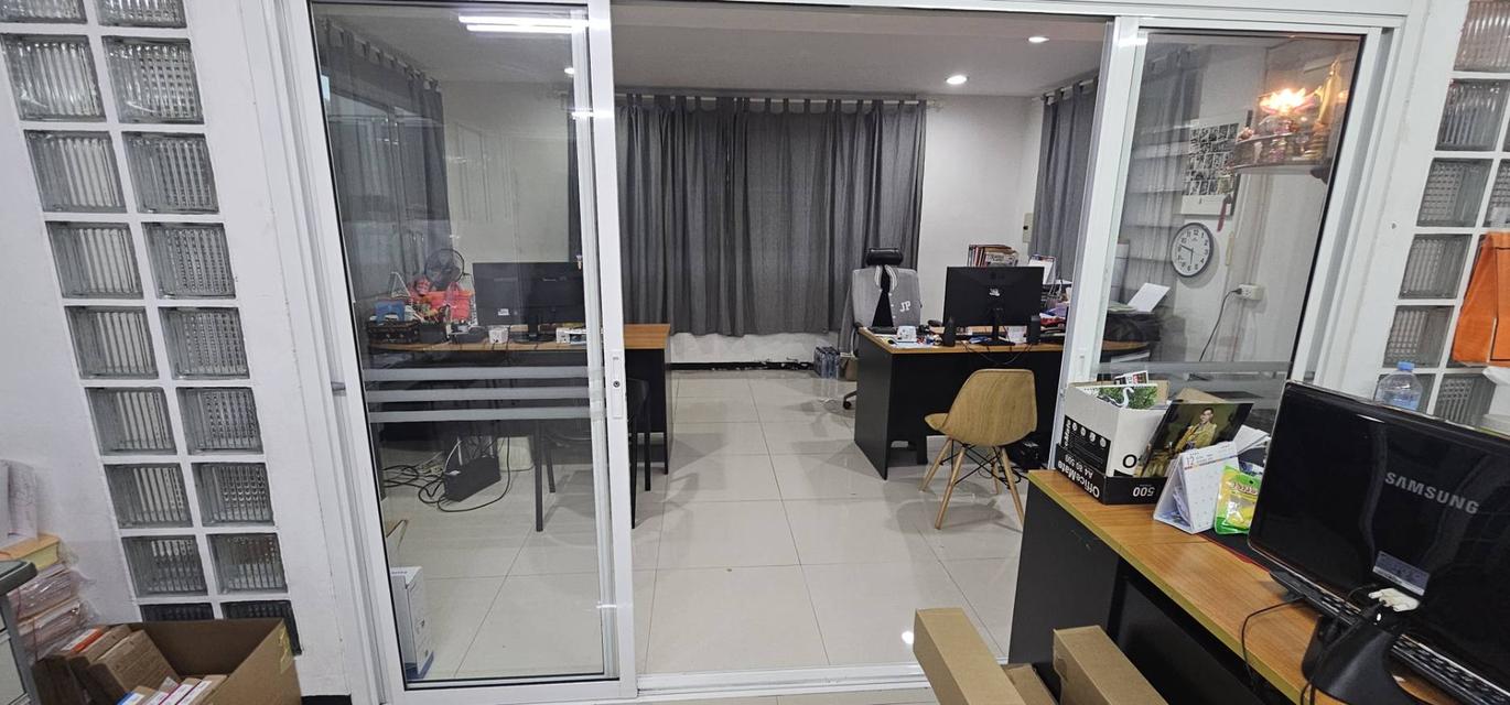 โฮมออฟฟิศ อุดมสุข 50 ตารางวา พื้นที่ใช้สอยทั้งหมด 580 ตารางเมตร ขาย 16 ล้านบาท ให้เช่า 60,000 บาท 14