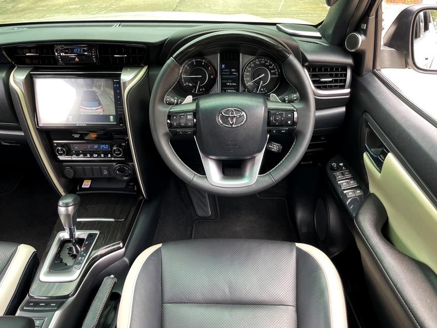 TOYOTA FORTUNER 2.8 LEGENDER BLACK TOP 4WD ปี 2021 สภาพนางฟ้า รูปที่ 8