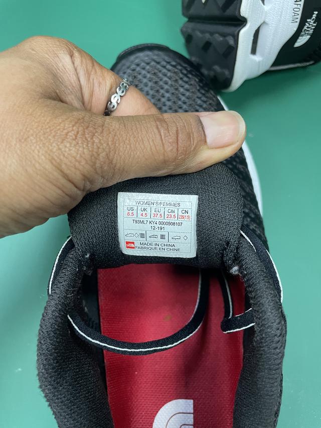 รองเท้า The North Face Mens Ampezzo( Running Shoe มือสองภาพใหม่มากๆไม่แอดไลน์เข้ากลุ่มใดๆทั้งสิ้น!!)