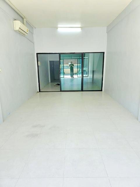 อินทามระ8-14 BTSสะพานควาย 1กม. ให้เช่าอาคารพาณิชย์ 3 ชั้น 20 ตร.วา. 240 ตร.ม. ม.หอการค้า 900 ม. 2นอน 2น้ำ 2