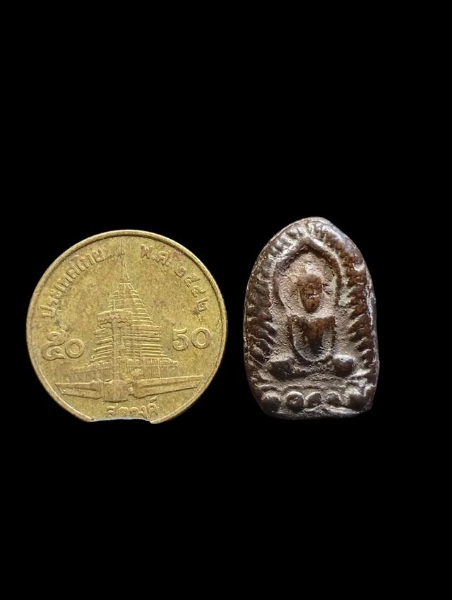 พระกำแพงซุ้มกอเล็ก รัศมี เนื้อดิน ยุคแรก ลพ กวย วัดโฆสิตาราม สภาพสวยงาม หายาก ชอบทักได้ครับ 3