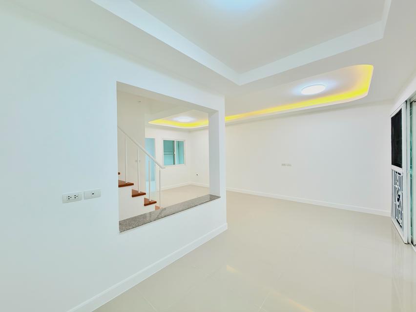 หมู่บ้านโนโววิลล์ ซ.12B (ซอยสุดท้าย) โทรสอบถามราคา 4