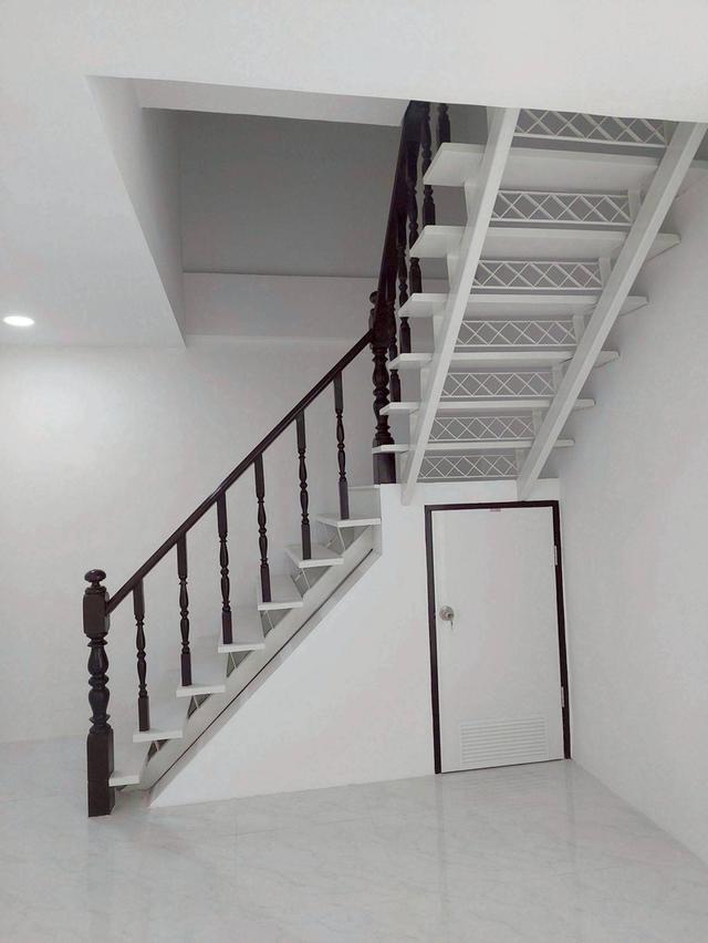 ขายทาวน์เฮ้าส์ 2 ชั้น หมู่บ้านรินรดา ซอยนวลจันทร์ 24 ขนาด 28.5 ตร.ว. รีโนเวทใหม่ ใกล้แฟชั่นไอส์แลนด์ บึงกุ่ม กรุงเทพฯ
