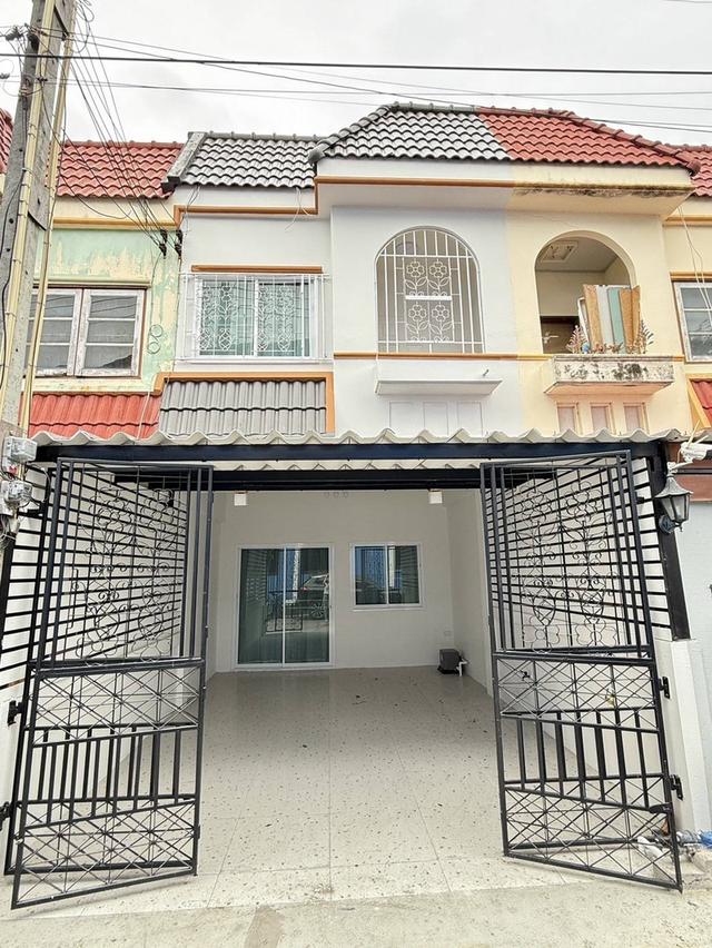 ทาวเฮ้า (ตลาดปลาอ่างศิลา )