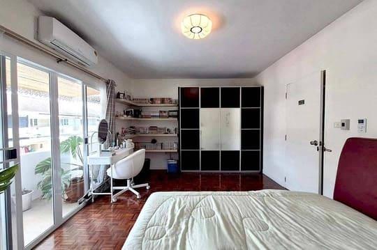 ขายทาวน์โฮม 3 ชั้น หลังกลางสว่าง สดใส พื้นที่ 21 ตร.วา 4 ห้องนอน 3 ห้องน้ำ 2 ที่จอดรถ 9