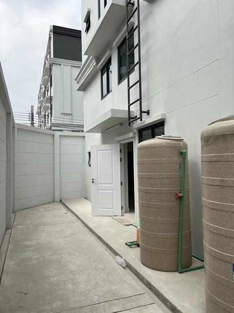 มีลิฟท์ในตัว Home Office ให้เช่าอาคาร 4.5 ชั้น 648 ตร.ม.อ่อนนุช-พัฒนาการ BTS สีเหลือง ศรีนุช 800 ม. 58ตร.ว. ระดับพรีเมีย 7