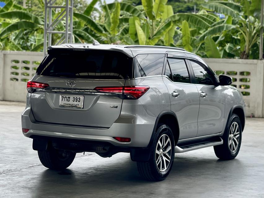 2018 TOYOTA FORTUNER 2.4 V 4WD สีเทา ไมล์ 147768 กม.