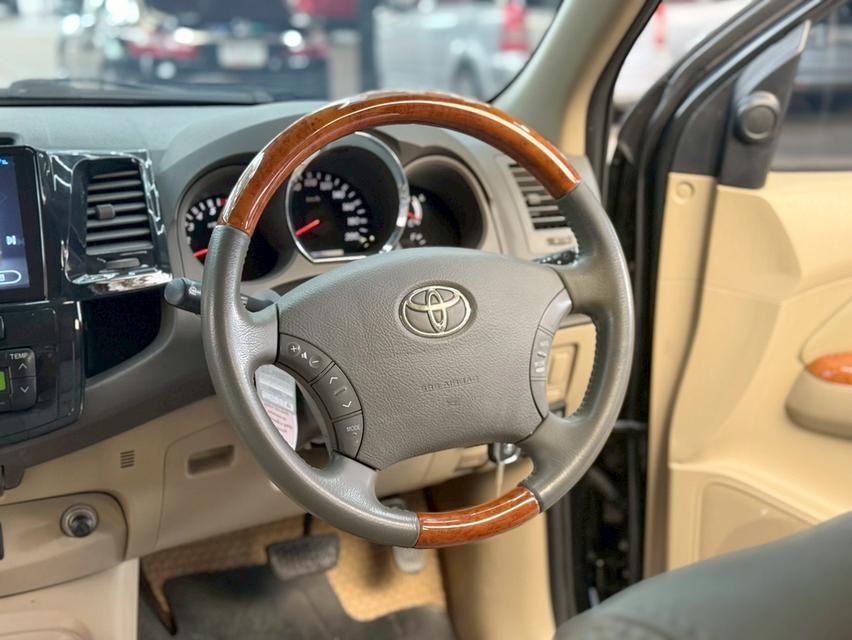 TOYOTA FORTUNER 2.7 V ปี 2011 7