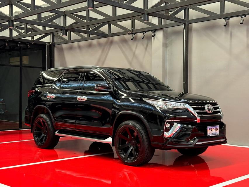 2020 TOYOTA FORTUNER 2.4 V รถสภาพสมบูรณ์ พร้อมใช้งาน รถวิ่งน้อย เข้าศูนย์ทุกระยะ ไม่เคยมีอุบัติเหตุครับ