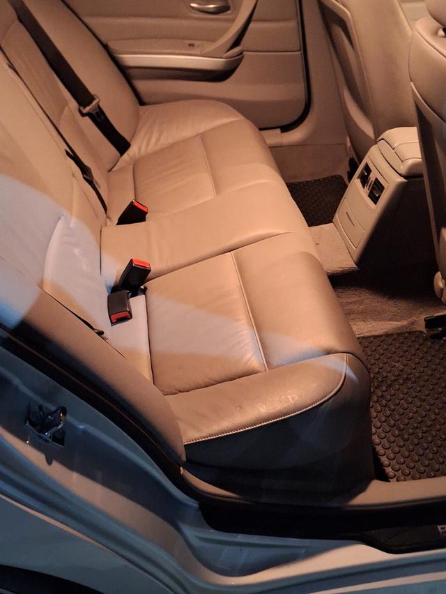 BMW 320i SEDAN - only 134.500 km