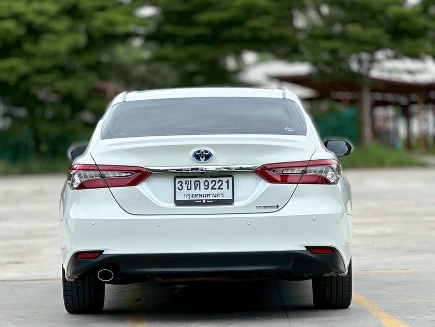 รหัสรถ PAT9221 Toyota Camry 2.5HEV Premium สีขาวมุก ปี 2022