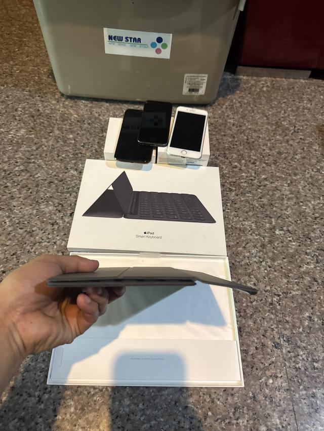 มาอีกแล้วที่ถามหากันขายSmart Key Board ใช้ได้ตั้งแต่iPadAir3,iPadPro10.5,iPadGen7 ของแท้ ยกกล่องสภาพสวยๆมากๆๆๆใช้งานดีทุกๆฟังชั่น ขายราคา 1990 บาท  เบ รูปที่ 4