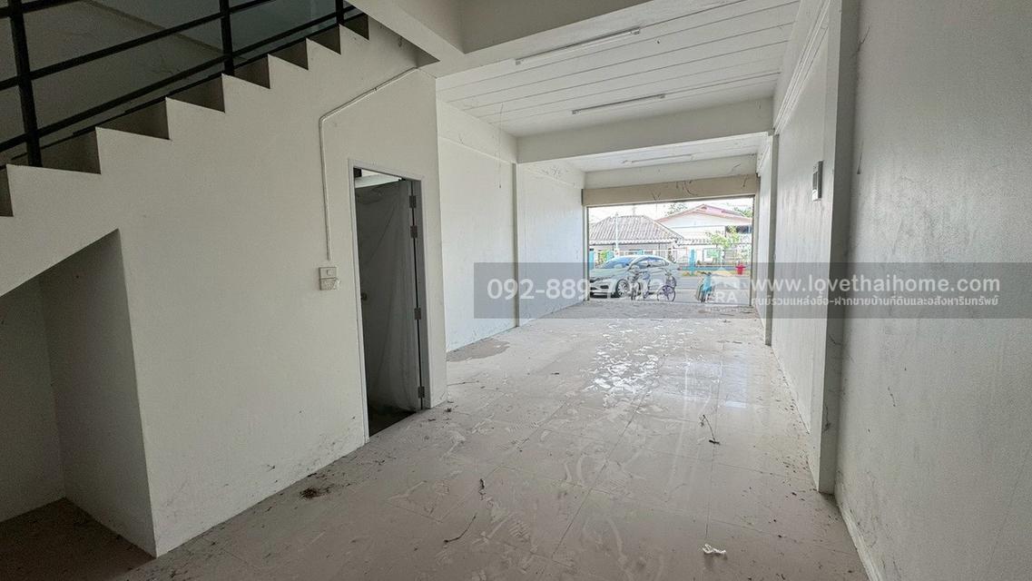ขายตึกแถว 2 ชั้น ติดถนนลำโพ พื้นที่ 22.7 ตรว. ตรงข้ามโรงเรียนเจริญรัฐอุปถัมภ์ ทำเลค้าขาย ราคาเพียง 2.5 ล้านบาทเท่านั้น ใกล้ดูโฮม บางบัวทอง 4