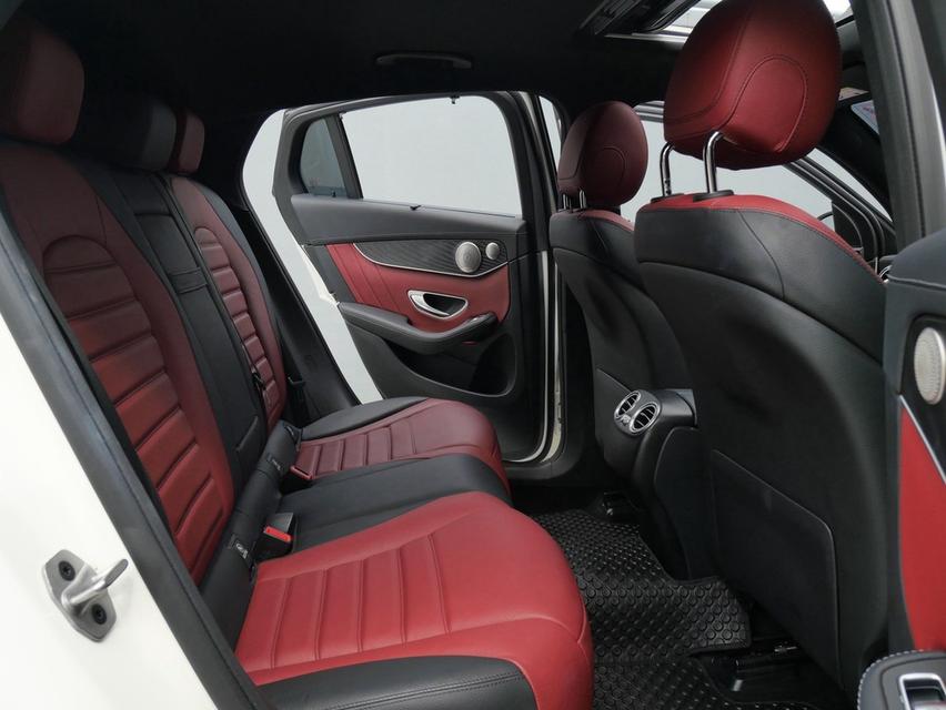 Benz GLC300e Coupe AMG 2021 สีขาว รถออกปี21 แท้ รถมือเดียว หลังคาแก้ว รูปที่ 5