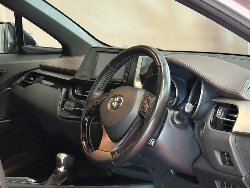 2019 TOYOTA CHR 1.8 MID รุ่น TOP เบนซิน รถมือเดียวออกป้ายแดง รถวิ่งน้อย สภาพป้ายแดง รถไม่เคยมีอุบัติเหตุครับ รูปที่ 10